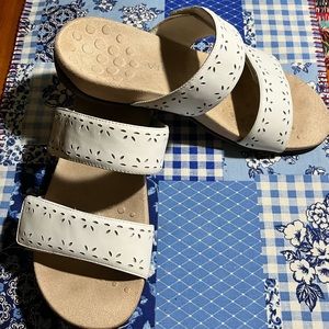 White Vionic Randi ,adjustable slip on sandals,